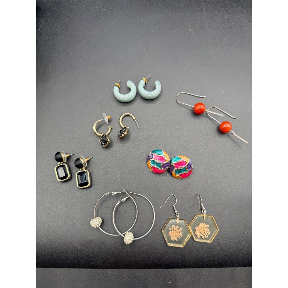 7 Pair Mixed Costume Earrings Lot Hoops Studs Dangle Colorful - Picture 2 of 9